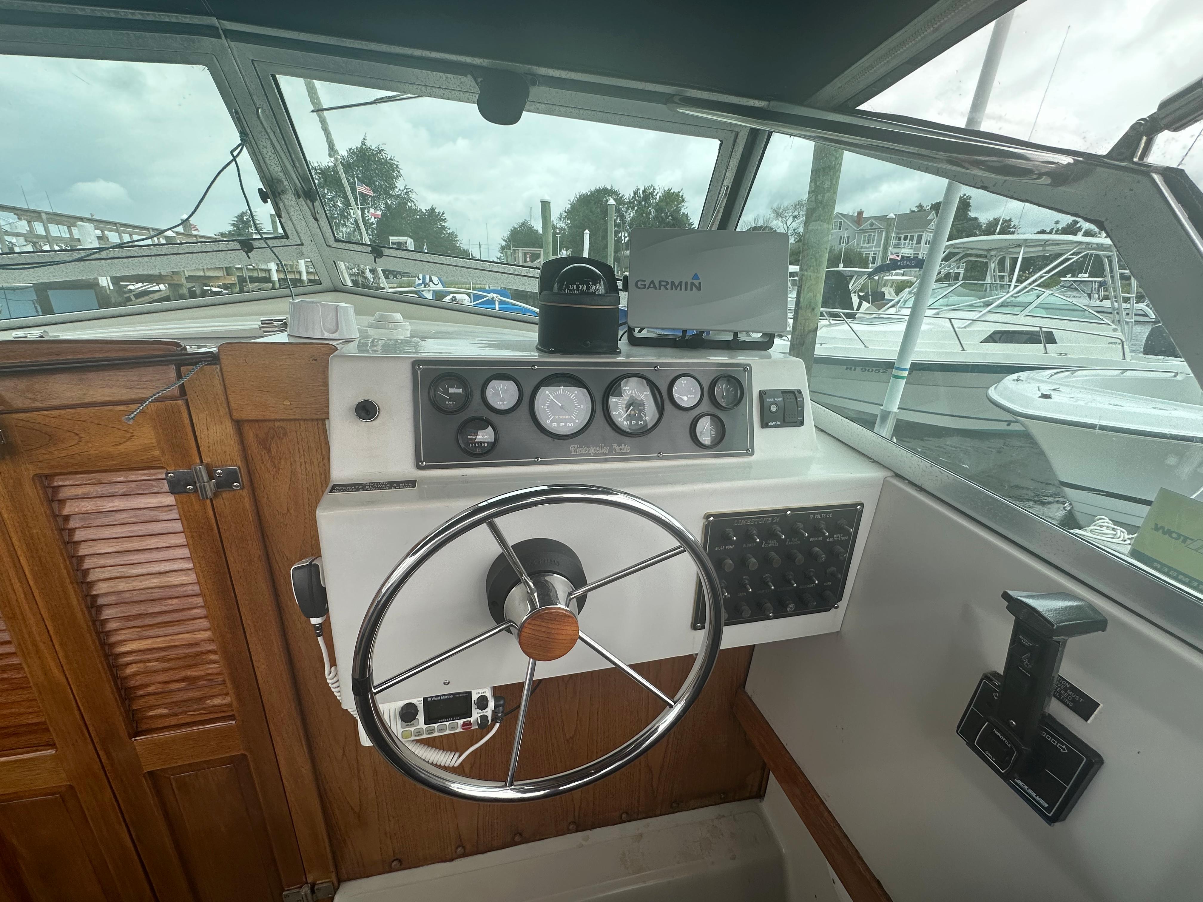 1988 Limestone 24 Express Cruiser Cuddy Cabin for sale - YachtWorld