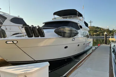 Meridian 580 Pilothouse