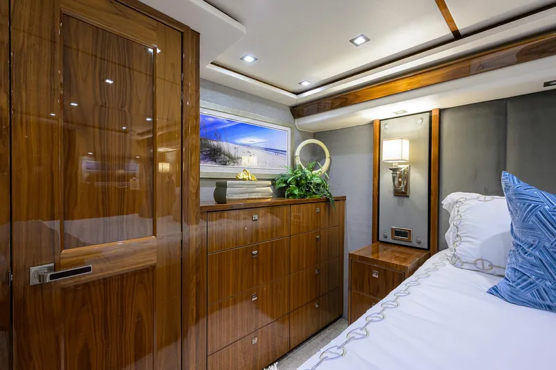 Bacchus Yacht Photos Pics Viking 72 Bacchus - Interior Master Stateroom