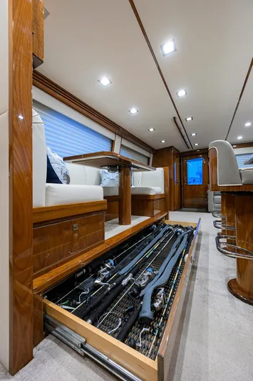 Bacchus Yacht Photos Pics Viking 72 Bacchus - Interior Dinette