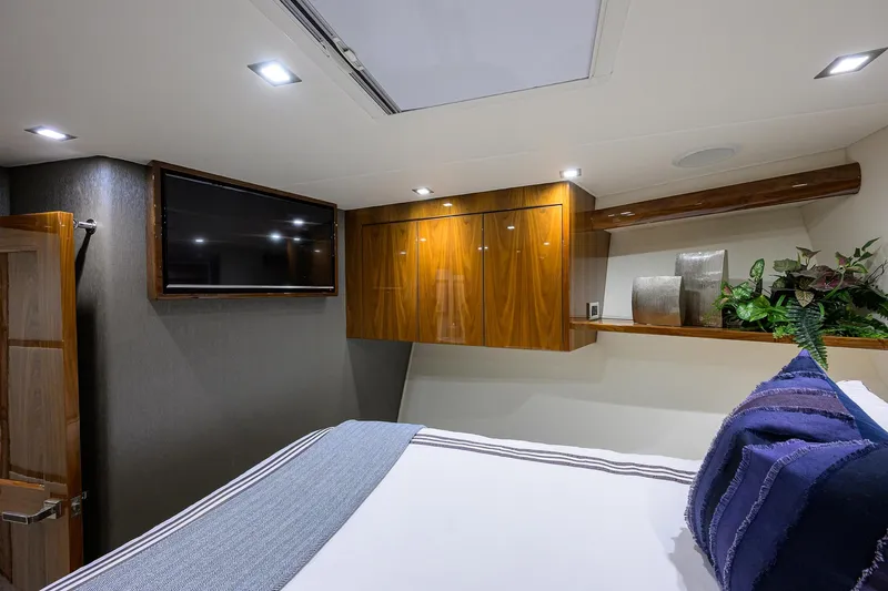 Bacchus Yacht Photos Pics Viking 72 Bacchus - Interior VIP Stateroom