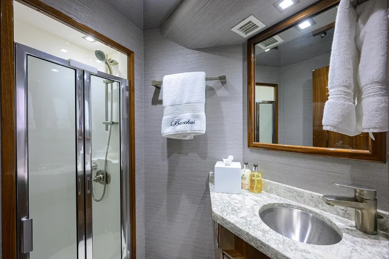 Bacchus Yacht Photos Pics Viking 72 Bacchus - Interior Guest Head