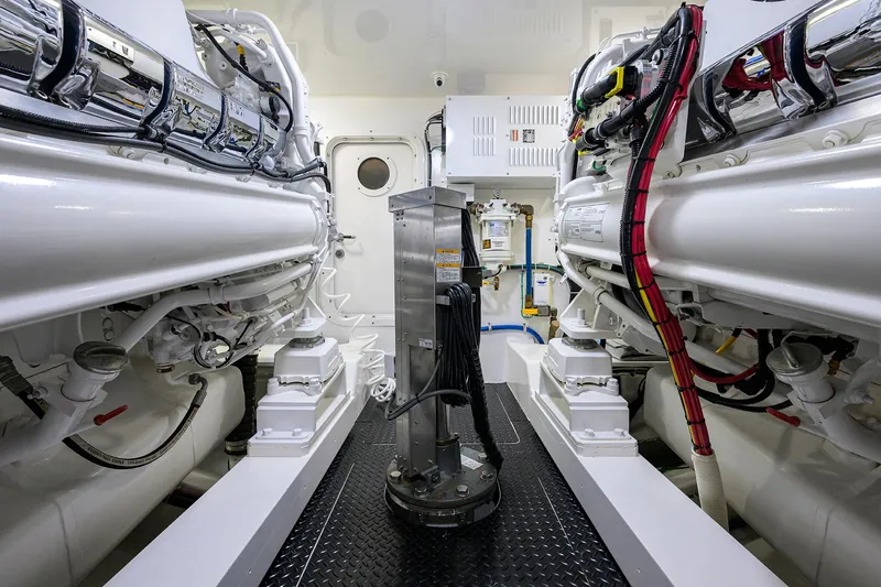 Bacchus Yacht Photos Pics Viking 72 Bacchus - Engine Room