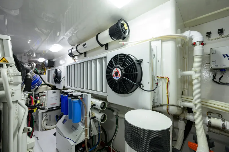 Bacchus Yacht Photos Pics Viking 72 Bacchus - Engine Room