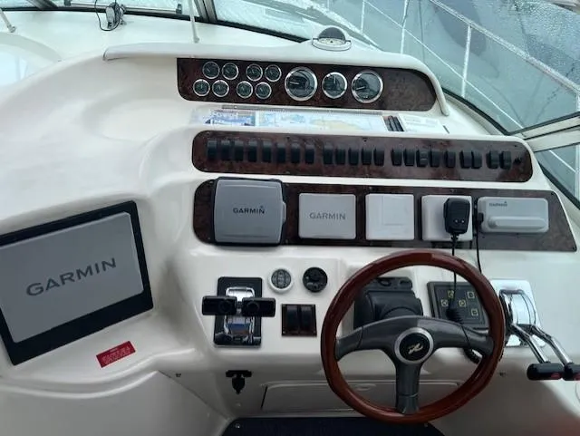  Yacht Photos Pics Cockpit of 1997 Sea Ray 400 Sundancer with Garmin navigation equipment.