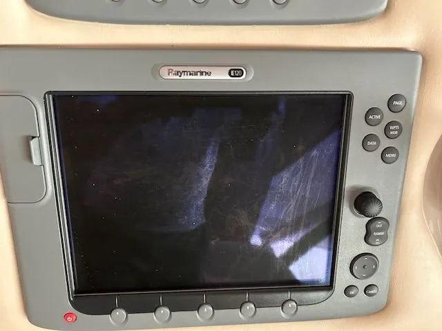Some Like It Hott II Yacht Photos Pics Raymarine E120