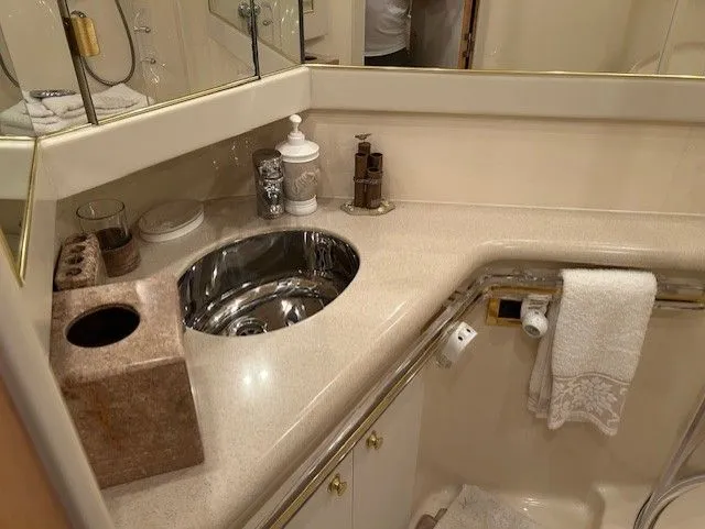 Some Like It Hott II Yacht Photos Pics Master Bath