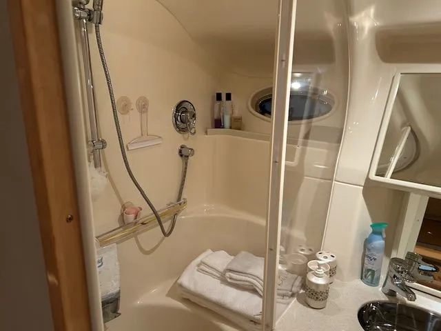 Some Like It Hott II Yacht Photos Pics VIP Bath