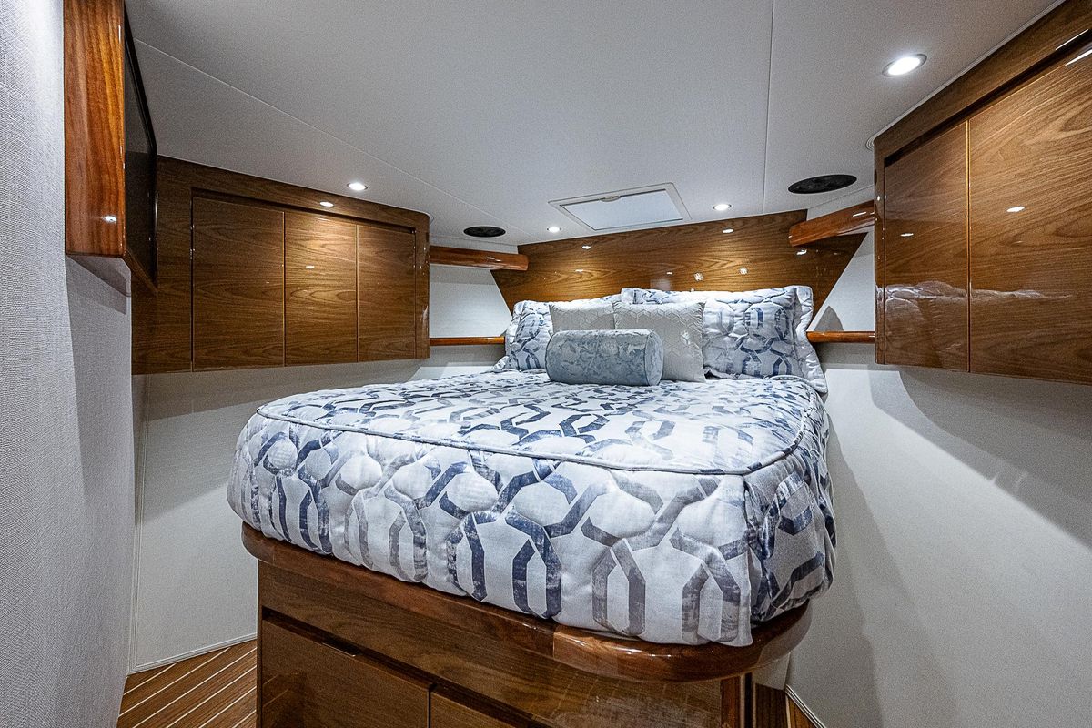 2023 Viking 54 
