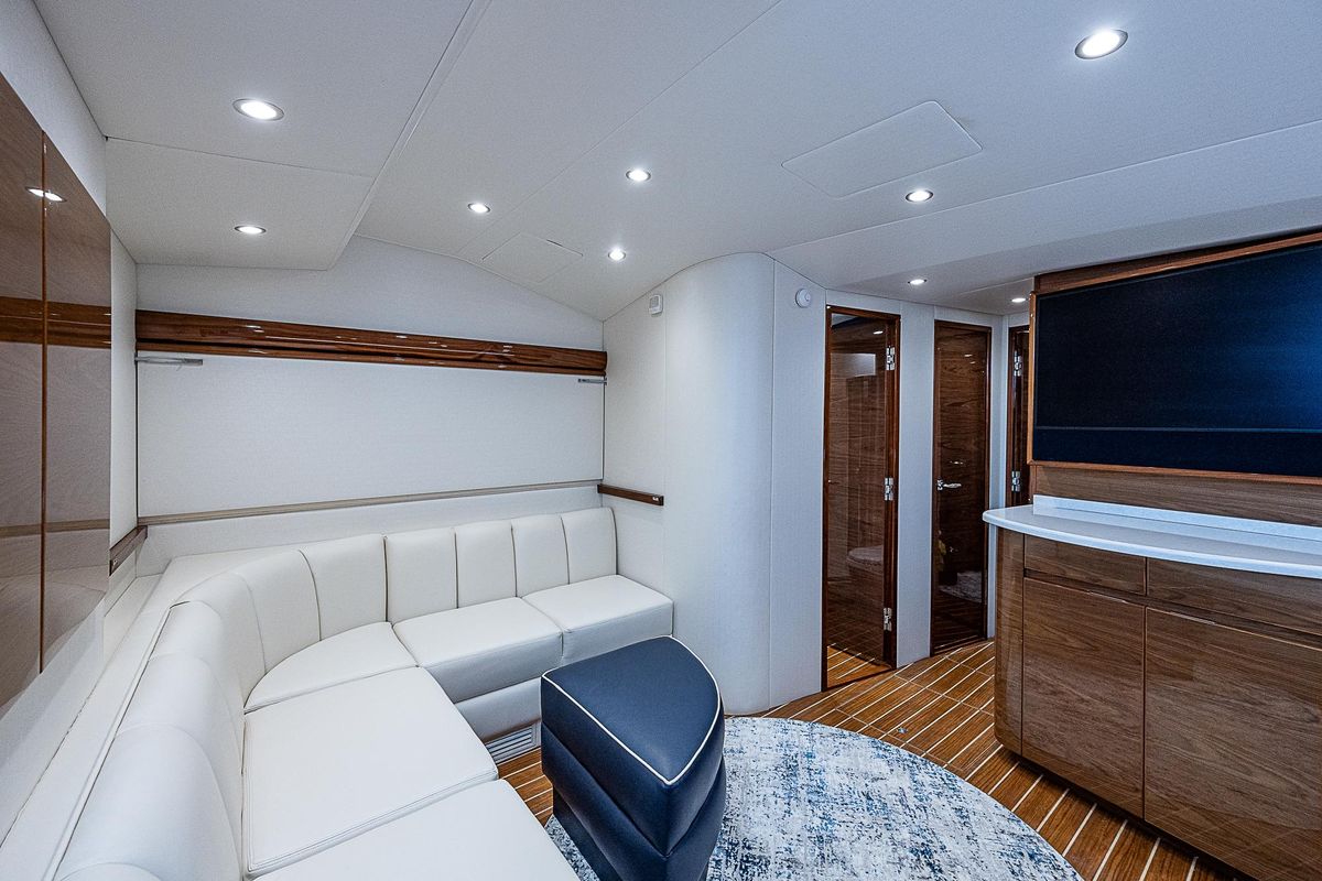 2023 Viking 54 