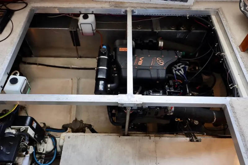 Grace Wins II Yacht Photos Pics Engine compartment of a 2001 Carver 406 Motor Yacht, featuring a V8 engine.