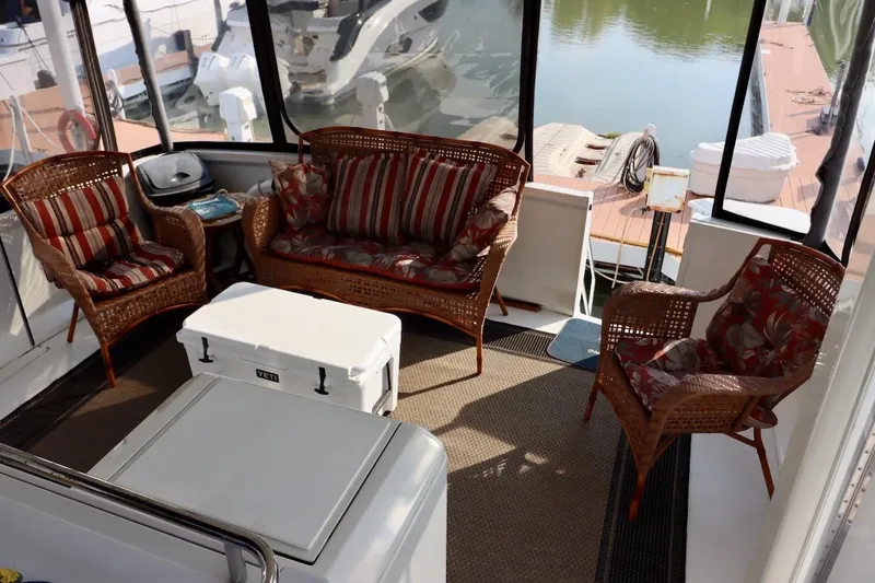 Grace Wins II Yacht Photos Pics Interior of 2001 Carver 406 Motor Yacht with wicker seating and lake view.