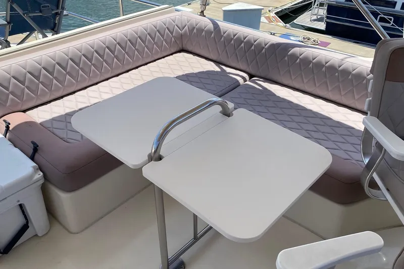 Hellion Yacht Photos Pics Flybridge settee table up