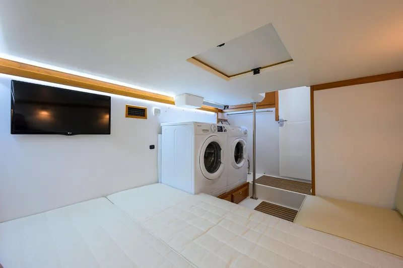 Bella Yacht Photos Pics 