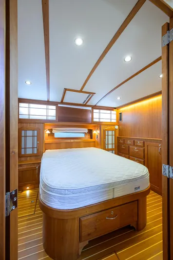 Bella Yacht Photos Pics 