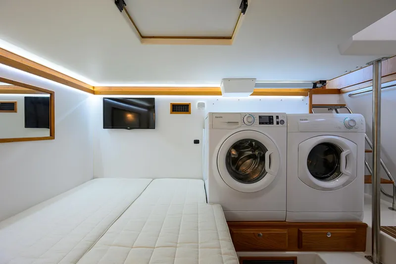 Bella Yacht Photos Pics 