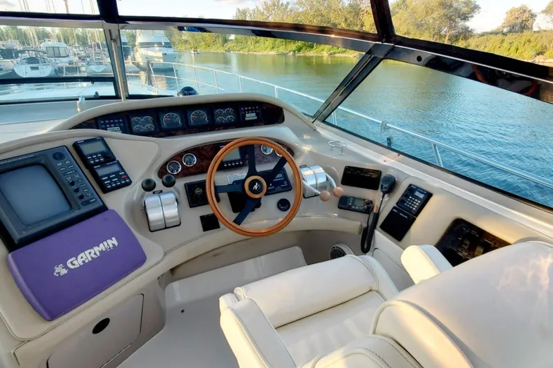  Yacht Photos Pics Cockpit of 1998 Sea Ray 540 Sundancer yacht with Garmin navigation system.