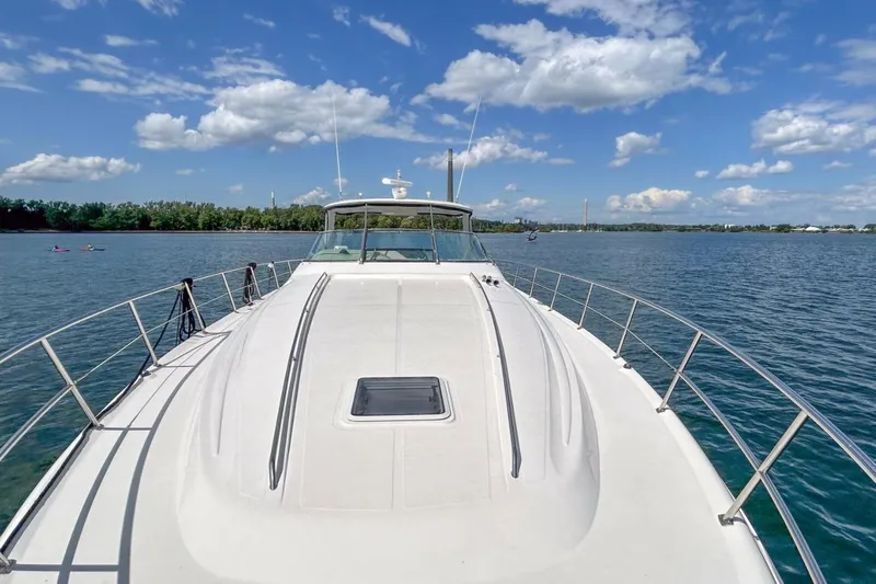  Yacht Photos Pics 1998 Sea Ray 540 Sundancer yacht cruising on a sunny day with clear skies.