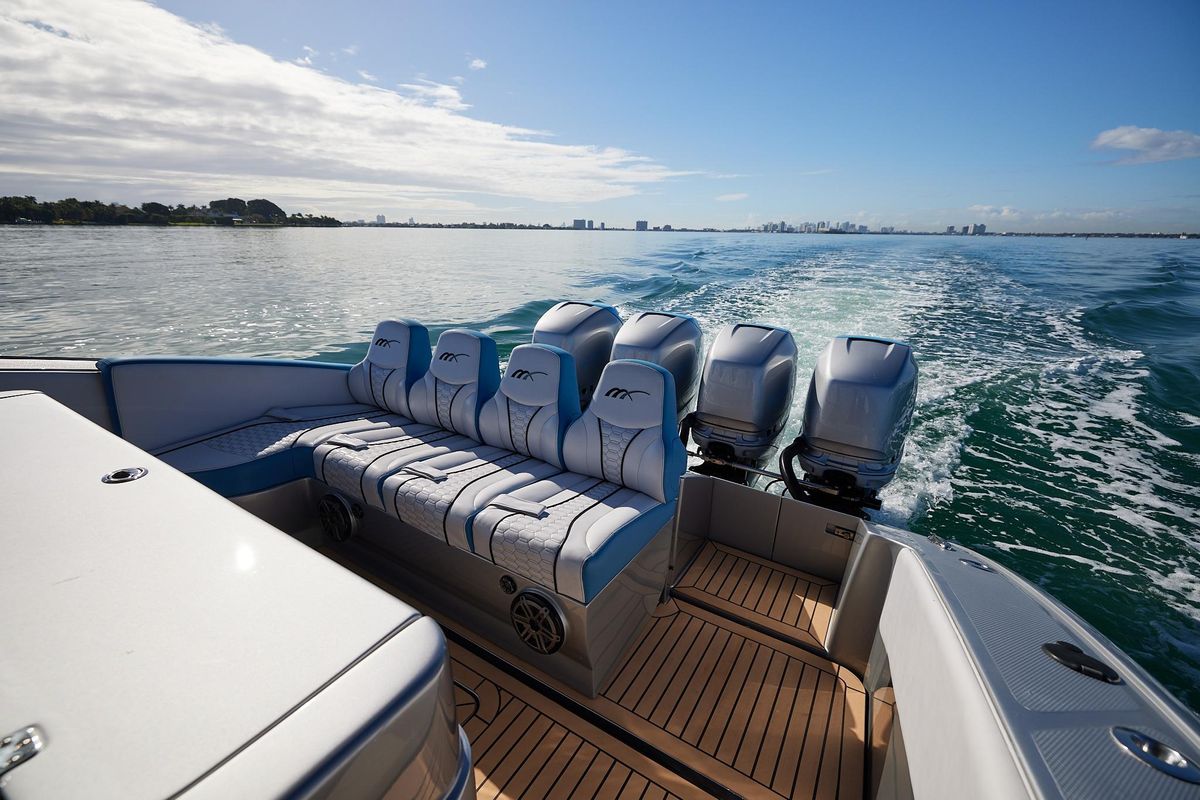 2017 Midnight Express 43 