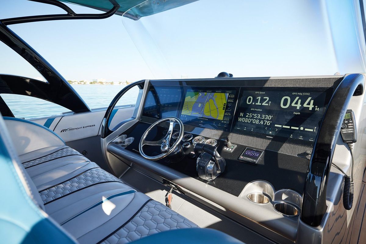 2017 Midnight Express 43 