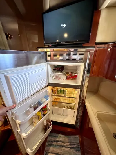 Be Knotty Yacht Photos Pics 