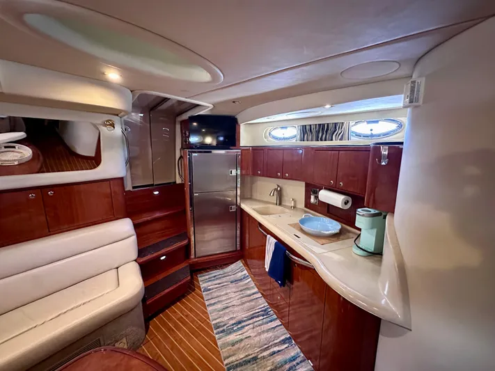 Be Knotty Yacht Photos Pics 