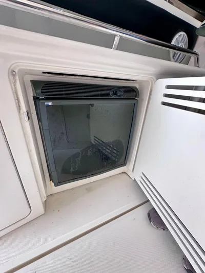 Be Knotty Yacht Photos Pics 