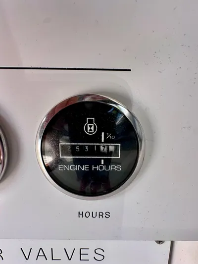 Be Knotty Yacht Photos Pics Genset Hours