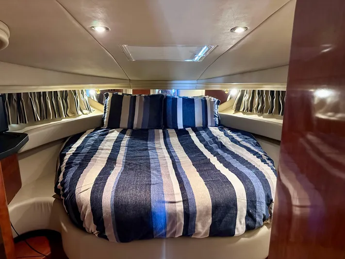 Be Knotty Yacht Photos Pics 