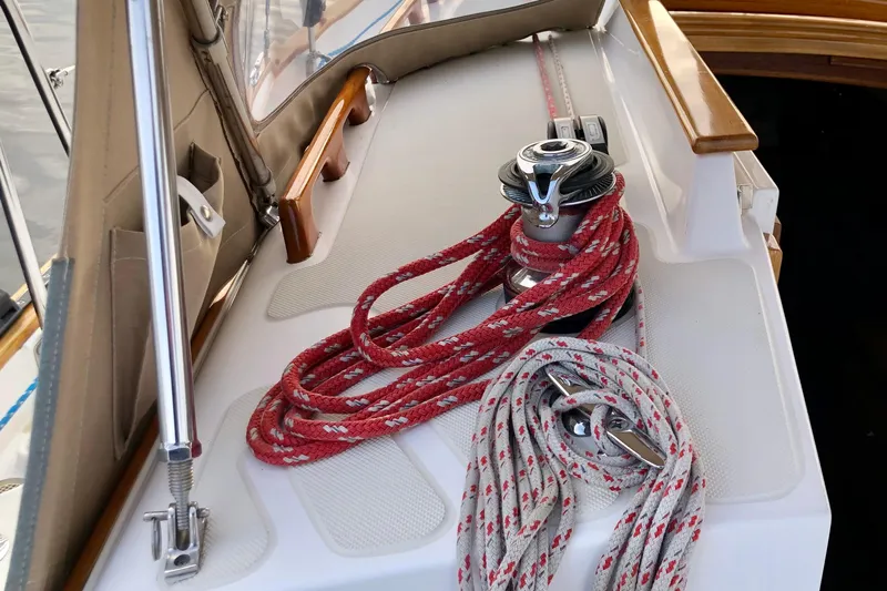 Murphy Yacht Photos Pics Deck of 2004 Pacific Seacraft 31 sailboat with winch and ropes.