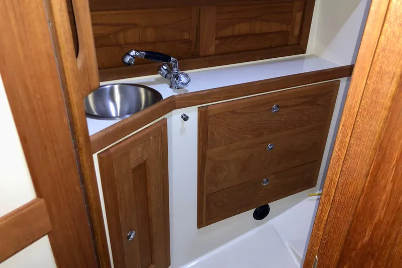 Murphy Yacht Photos Pics Head