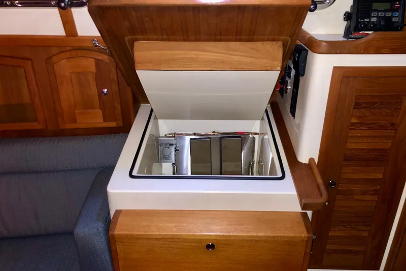 Murphy Yacht Photos Pics Refer box & cold plate.