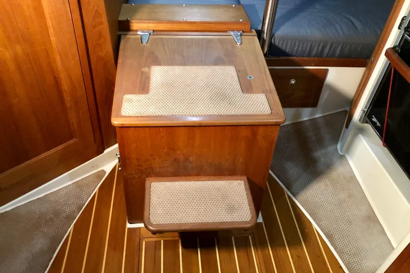 Murphy Yacht Photos Pics 2004 Pacific Seacraft 31 Hinged Engine Cover