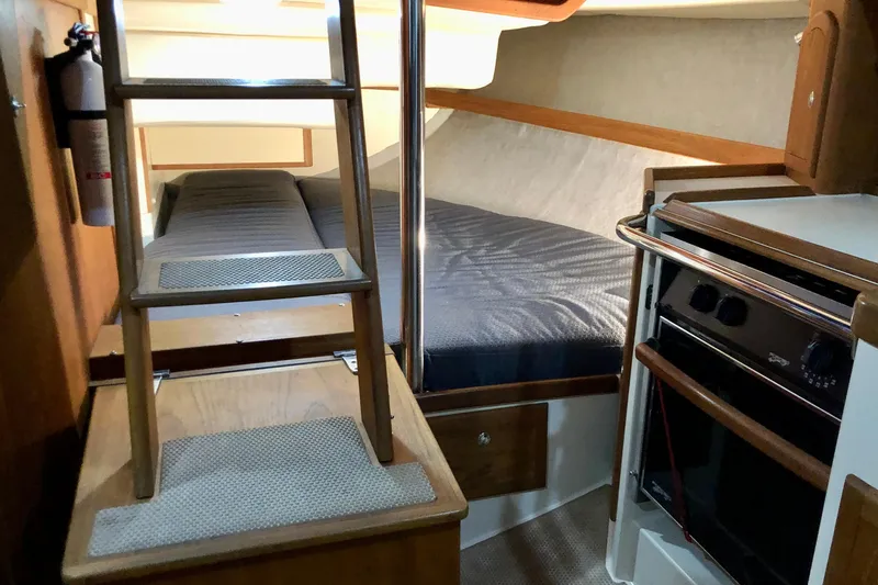 Murphy Yacht Photos Pics Aft berth