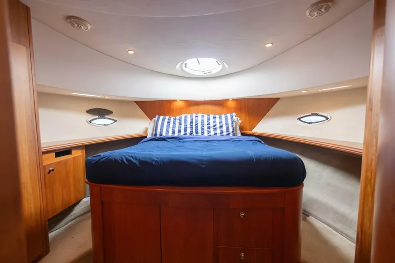 Blue Sapphire Yacht Photos Pics Luxurious cabin interior of 2001 Silverton 410 Sport Bridge yacht with cozy bed.