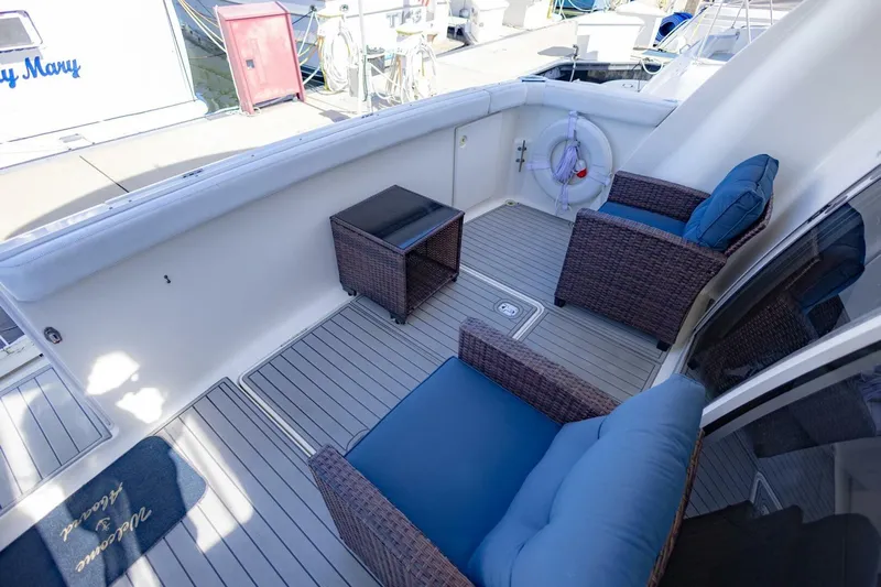 Blue Sapphire Yacht Photos Pics 2001 Silverton 410 Sport Bridge yacht deck with wicker chairs and table.