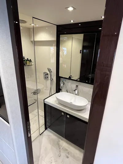  Yacht Photos Pics Sunseeker Manhattan 66