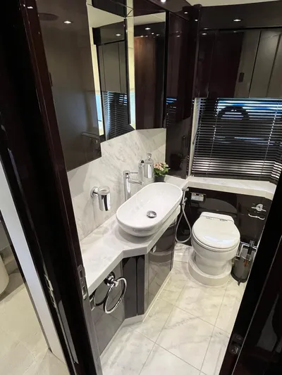  Yacht Photos Pics Sunseeker Manhattan 66