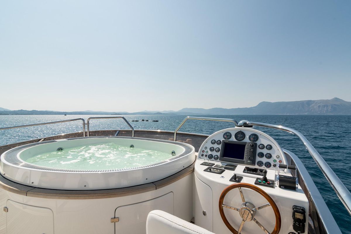 2006 Benetti 99 