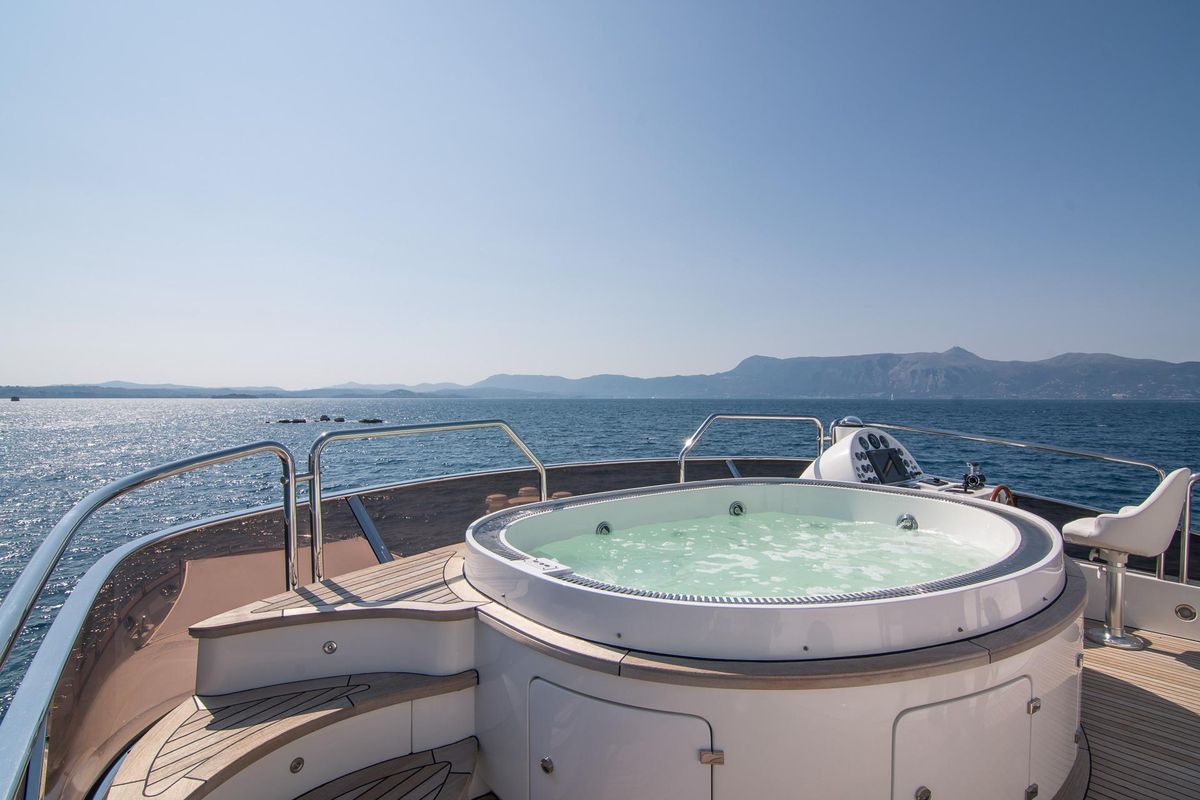 2006 Benetti 99 