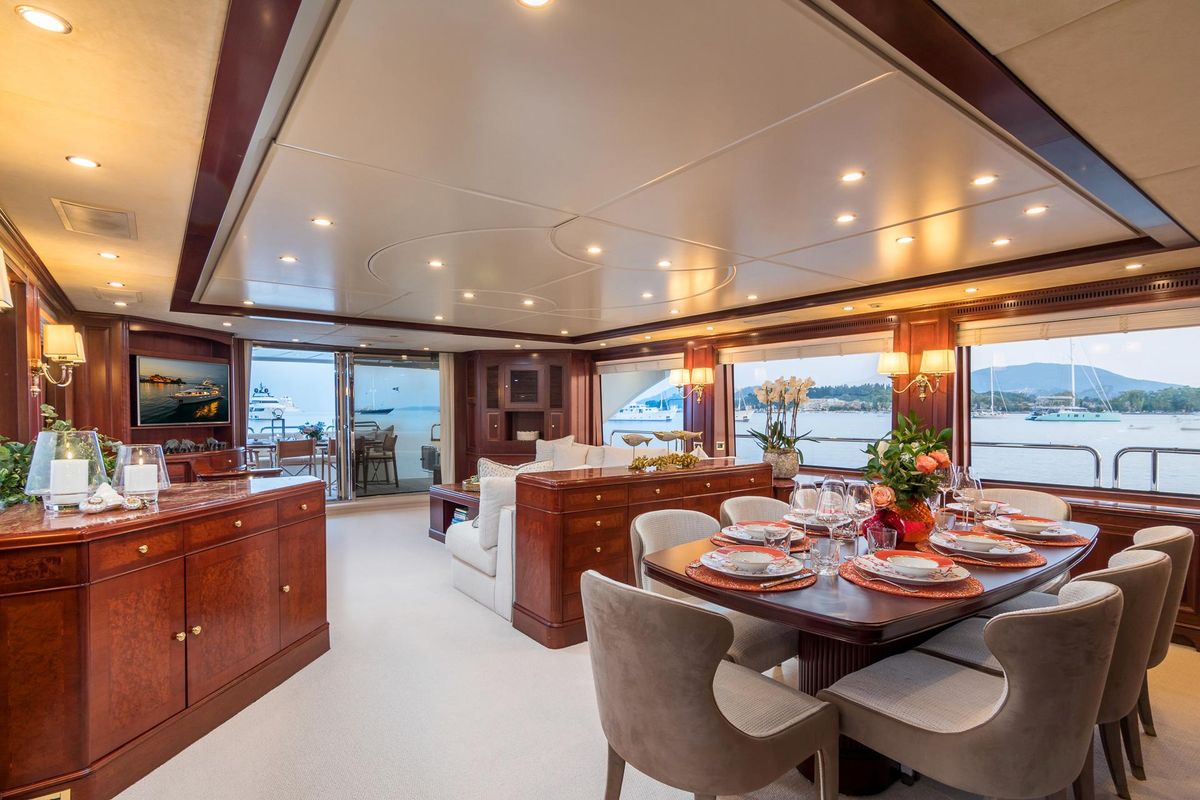 2006 Benetti 99 