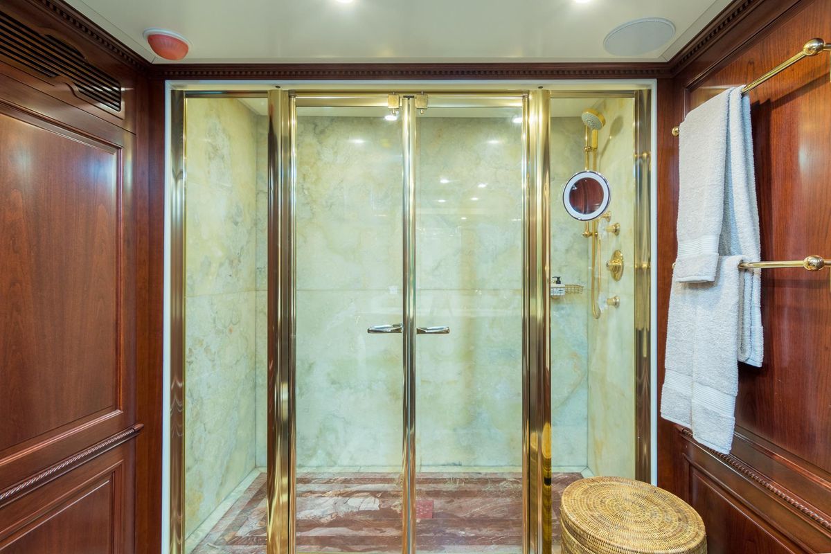2006 Benetti 99 