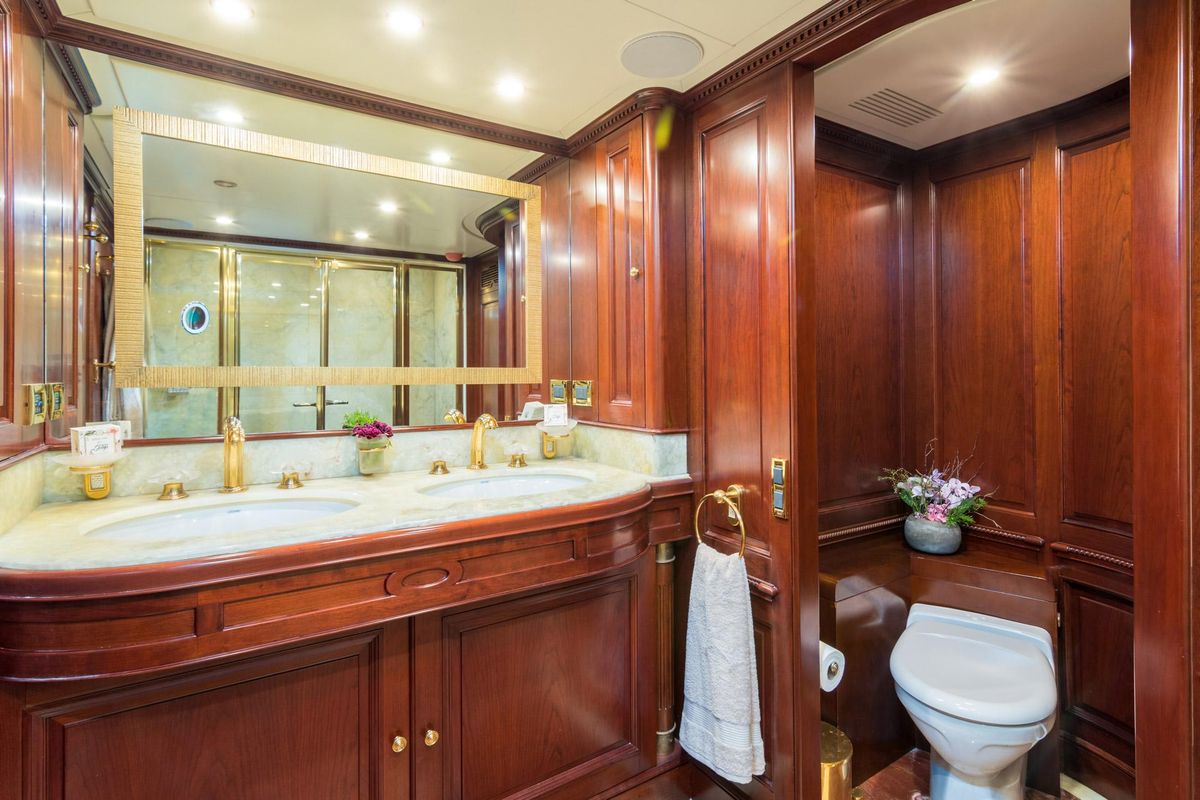 2006 Benetti 99 
