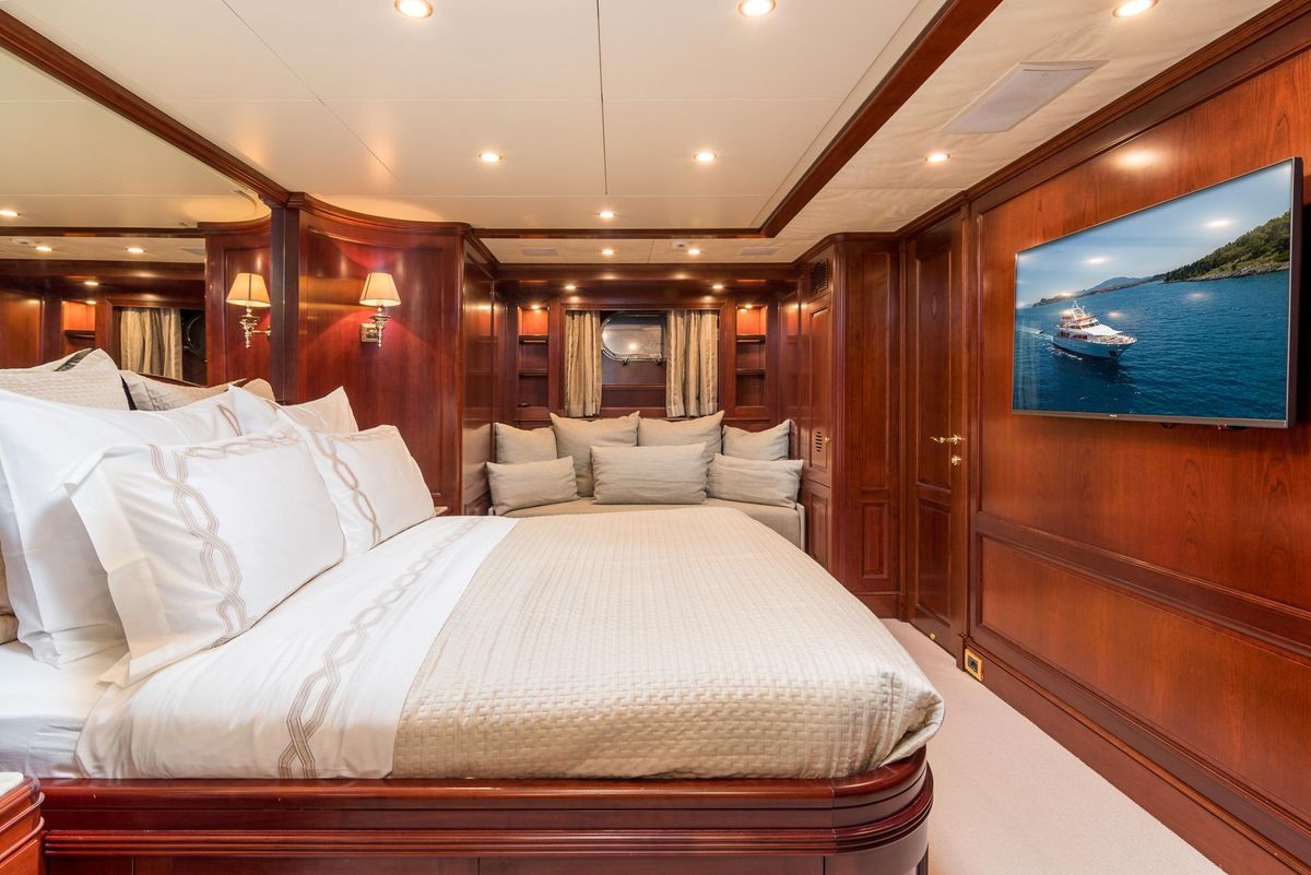 2006 Benetti 99 