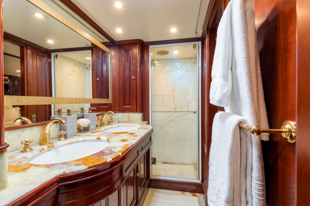 2006 Benetti 99 