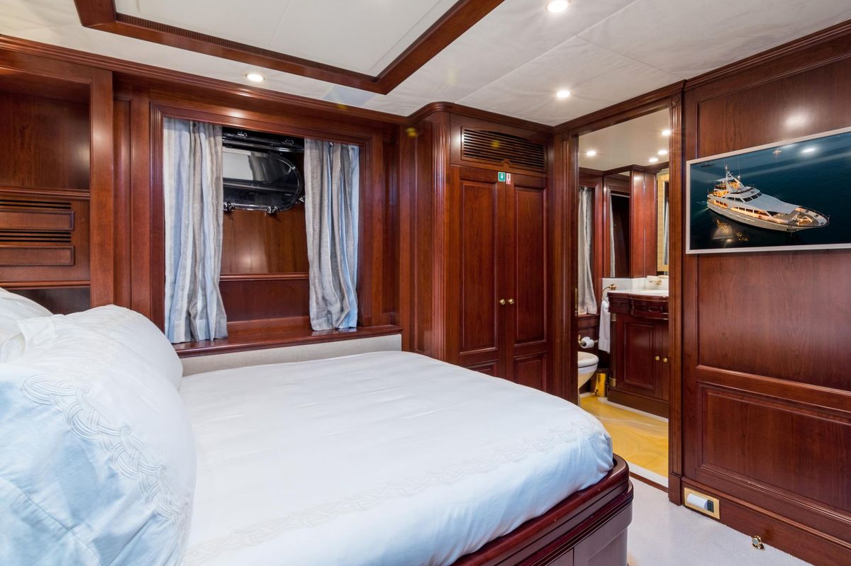 2006 Benetti 99 