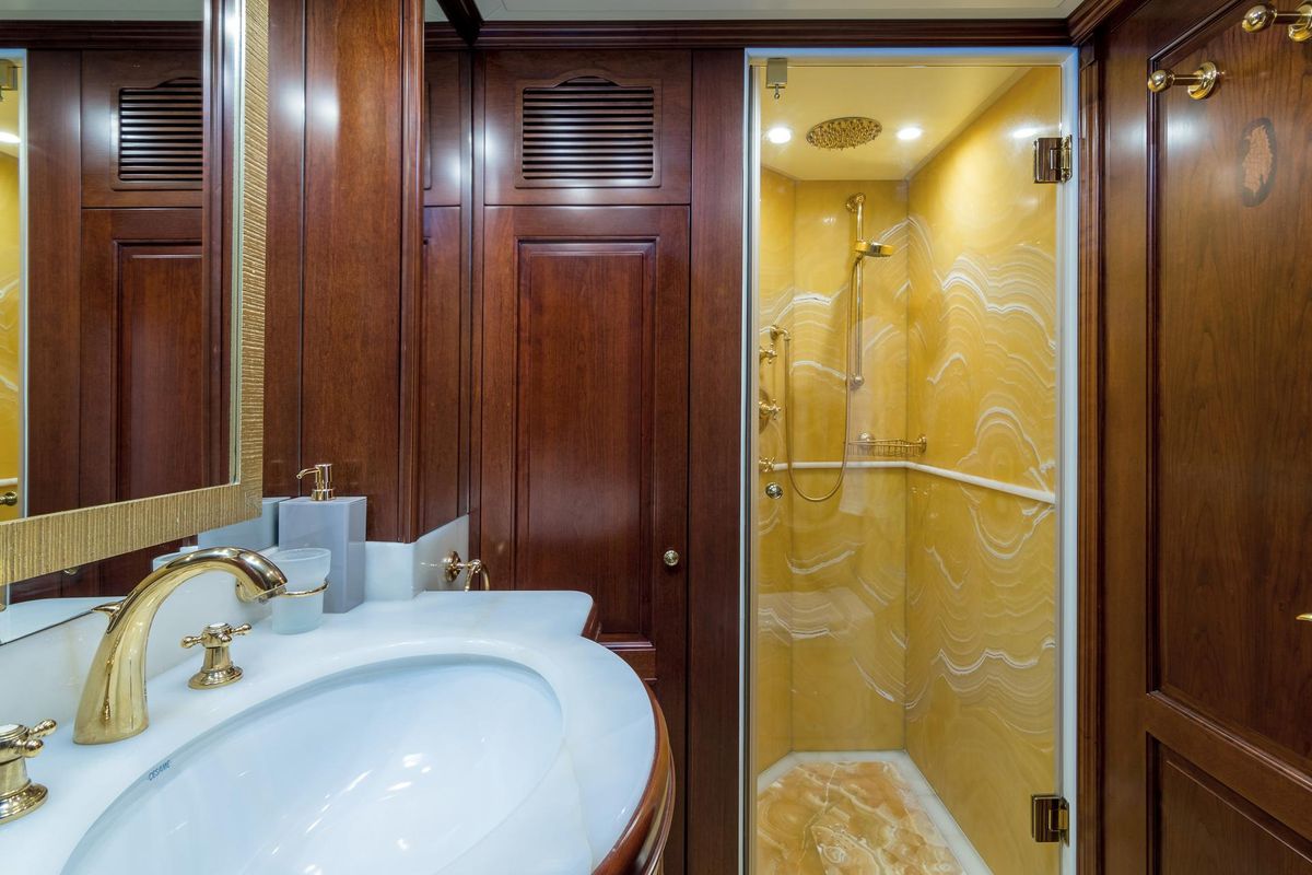 2006 Benetti 99 
