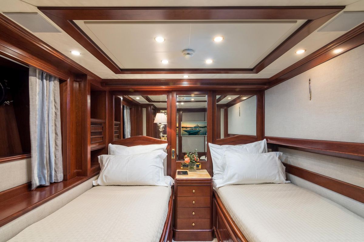 2006 Benetti 99 