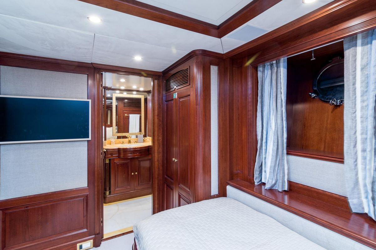 2006 Benetti 99 