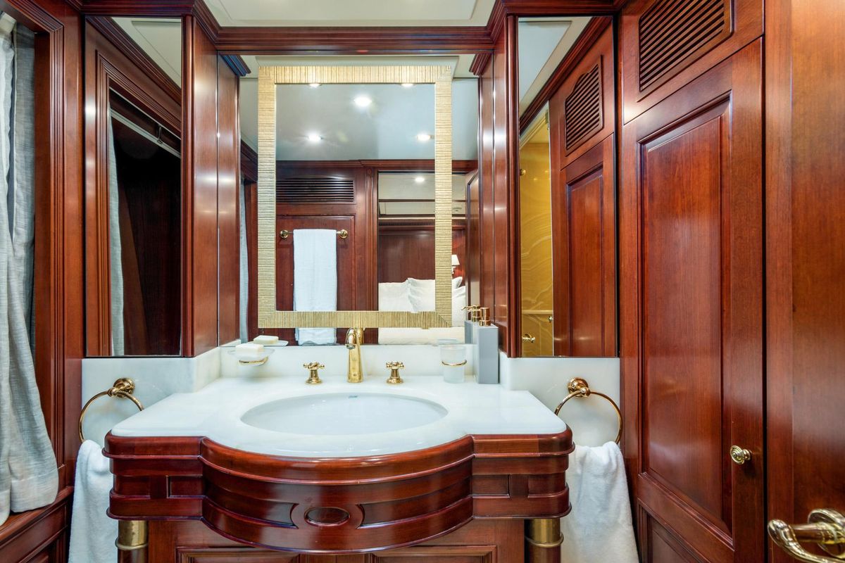 2006 Benetti 99 